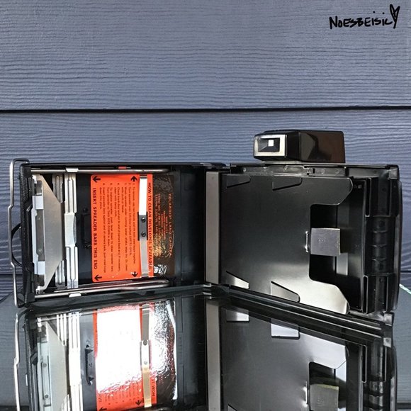 Vintage 70s Polaroid Land Camera - Picture 8 of 9